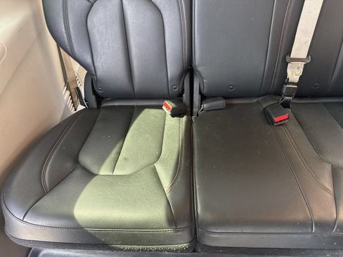 Used 2017 Chrysler Pacifica Touring-L FWD image 60