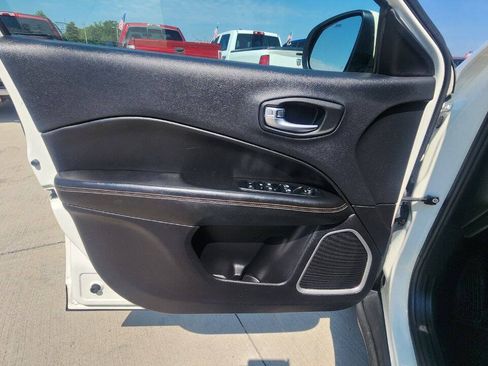Used 2018 Jeep Compass Latitude w/ Popular Equipment Group AWD/4WD image 11