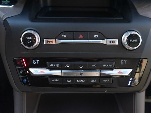 Used 2020 Ford Explorer Platinum image 13