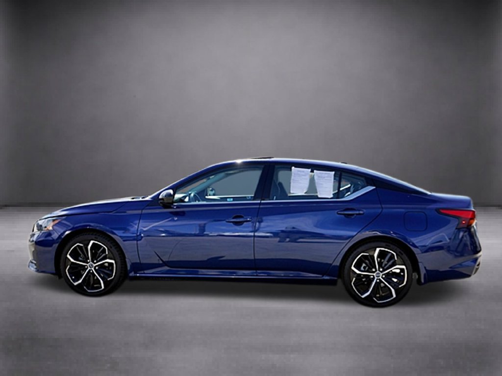 Used 2024 Nissan Altima 2.5 SR FWD image 9