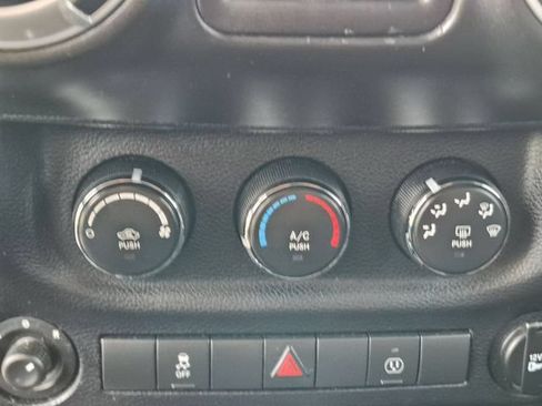 Used 2014 Jeep Wrangler Unlimited Sahara AWD/4WD image 22
