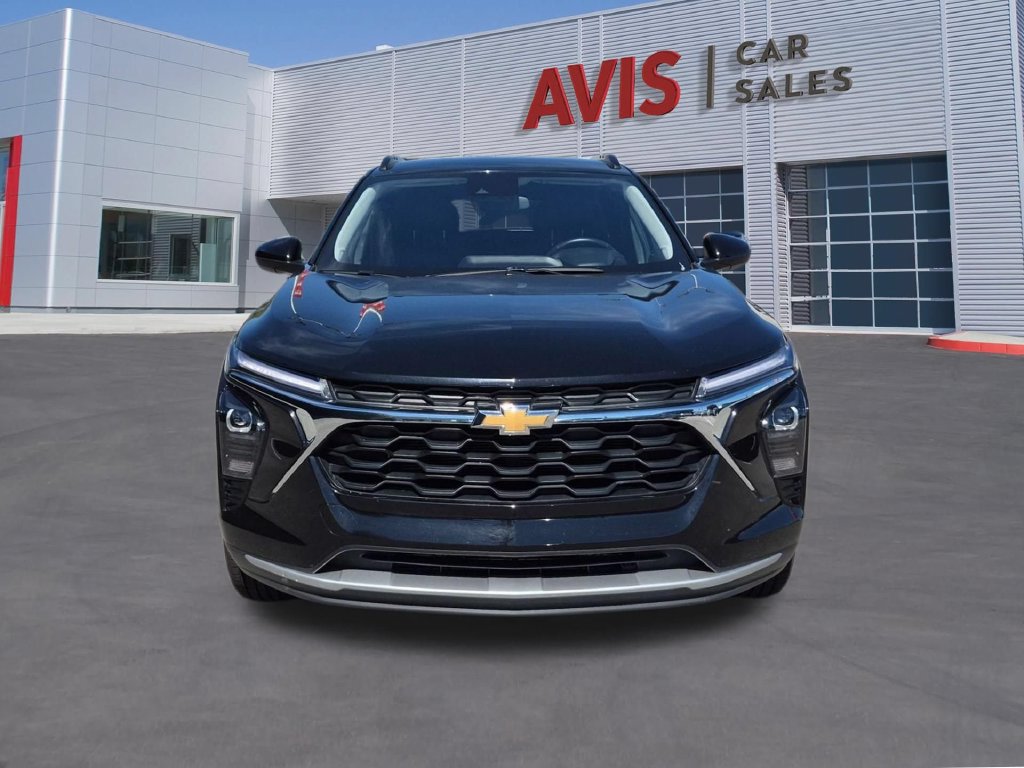 Used 2025 Chevrolet Trax LT w/ LT Convenience Package FWD image 2