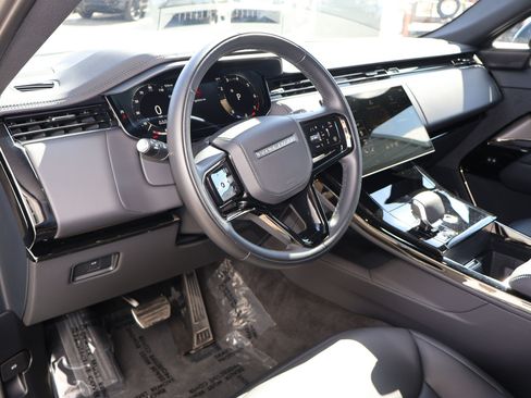 Used 2025 Land Rover Range Rover Sport Dynamic SE AWD/4WD image 16