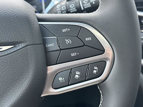 New 2027 Chrysler Pacifica Select AWD/4WD image 29
