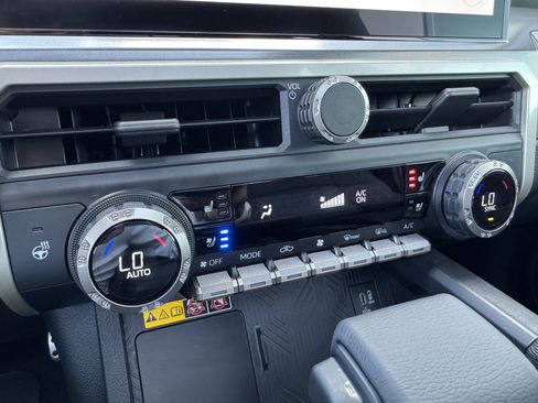 Used 2025 Toyota Tacoma TRD Sport w/ TRD Sport Premium Package AWD/4WD image 20