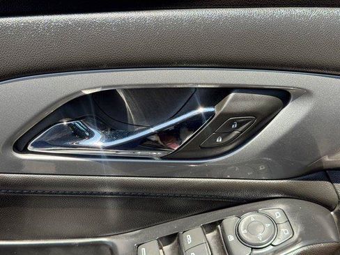 Used 2022 Chevrolet Traverse LT FWD image 18