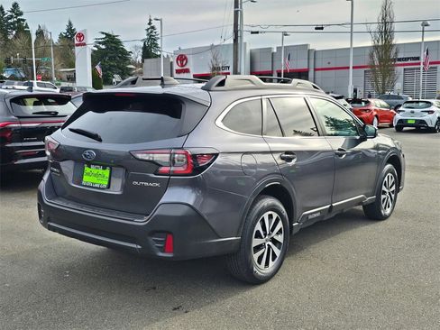 Used 2022 Subaru Outback Premium image 7