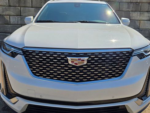 Used 2022 Cadillac XT6 Premium Luxury image 10