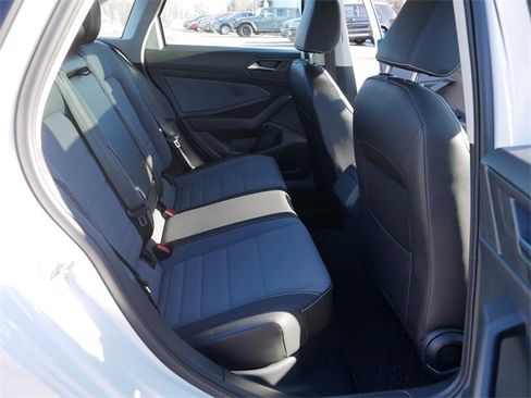 Certified 2025 Volkswagen Jetta SE image 19