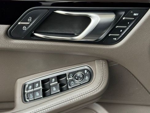 Used 2020 Porsche Macan image 13