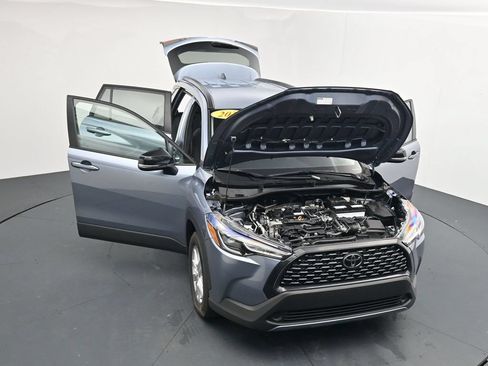 Used 2025 Toyota Corolla Cross LE AWD/4WD image 40
