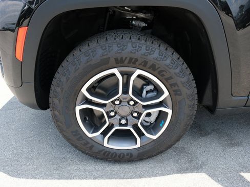 Used 2024 Jeep Grand Cherokee Trailhawk w/ Luxury Tech Group III image 14