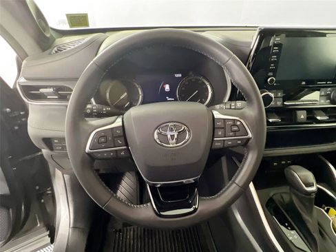 Used 2021 Toyota Highlander XSE image 10