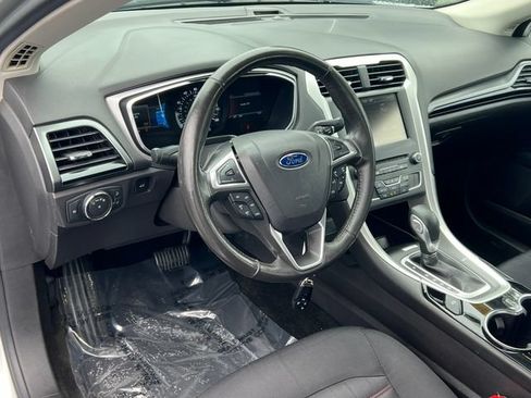 Used 2016 Ford Fusion SE FWD image 16