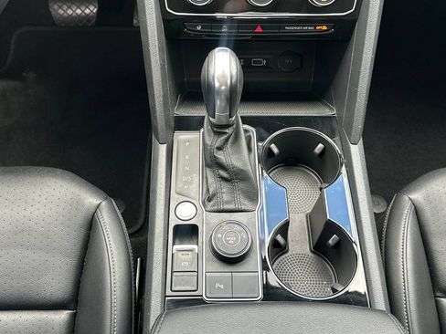 Used 2019 Volkswagen Atlas SEL AWD/4WD image 18