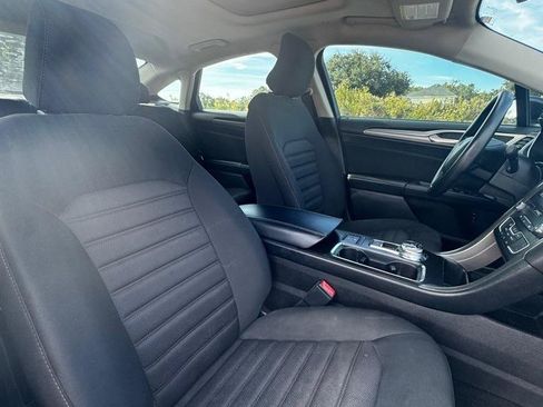 Used 2019 Ford Fusion SE FWD image 14