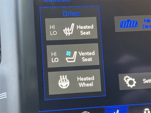 Used 2023 Chrysler 300 C image 27