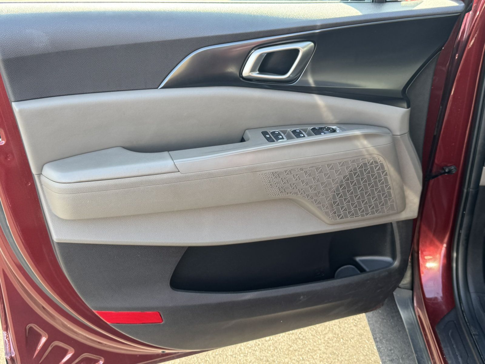 Used 2025 Kia Carnival FWD image 11