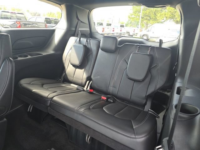 New 2027 Chrysler Pacifica Select AWD/4WD image 14