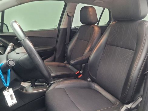 Used 2019 Chevrolet Trax LT w/ LT Convenience Package image 17