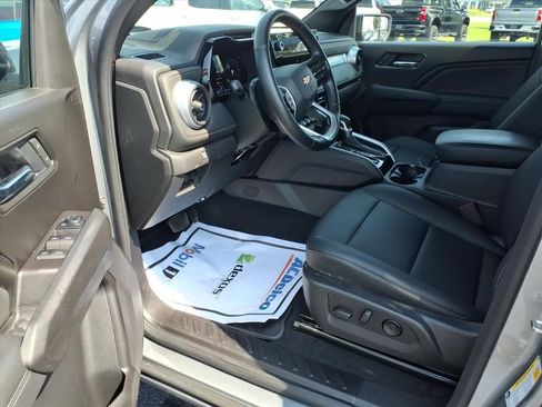 Used 2025 Chevrolet Colorado LT w/ LT Convenience Package RWD image 10