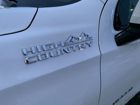 Used 2021 Chevrolet Suburban High Country w/ Premium Package image 4