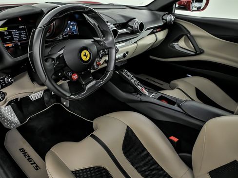Used 2021 Ferrari 812 GTS image 26