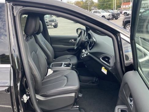 New 2026 Chrysler Pacifica Select image 27