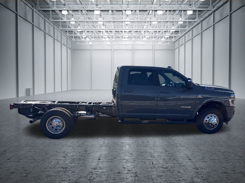 New 2027 RAM 3500 Big Horn w/ Laramie Trim Package AWD/4WD image 9