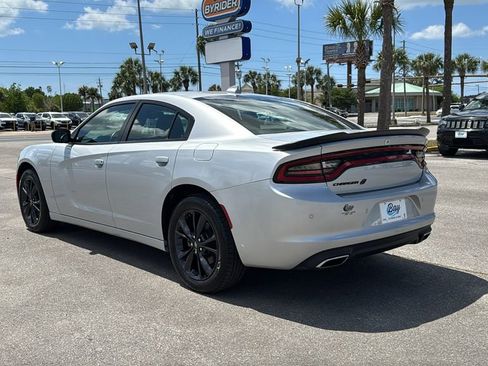 Used 2022 Dodge Charger SXT w/ Blacktop Package image 4