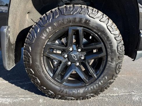 Used 2021 Chevrolet Silverado 1500 Custom Trail Boss w/ LPO, Dark Essentials Package image 29