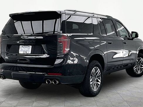 Used 2025 Chevrolet Suburban Z71 AWD/4WD image 2