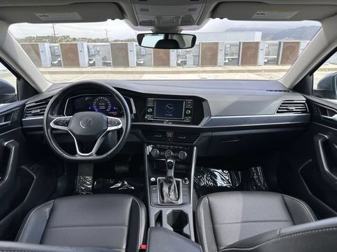 Used 2024 Volkswagen Jetta SE FWD image 12