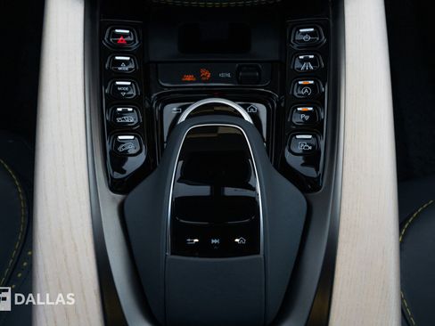 Used 2021 Aston Martin DBX image 28