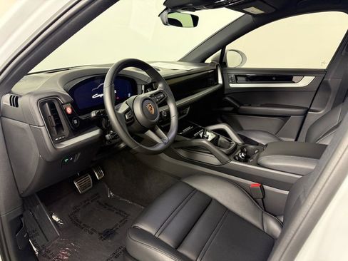Certified 2024 Porsche Cayenne S image 4
