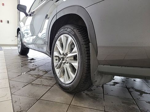 Used 2023 Toyota Highlander Limited AWD/4WD image 18