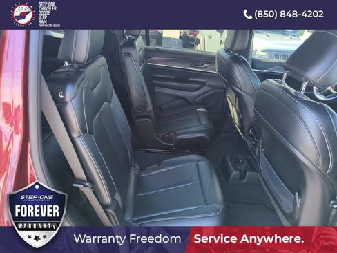 Used 2025 Jeep Grand Cherokee L Limited w/ Black Appearance Package AWD/4WD image 32