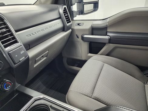 Used 2022 Ford F250 XLT w/ Black Appearance Package image 13