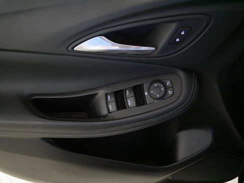 Used 2021 Buick Encore GX Preferred w/ Cold Weather Comfort Package AWD/4WD image 19
