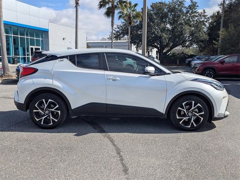 Used 2020 Toyota C-HR XLE image 2