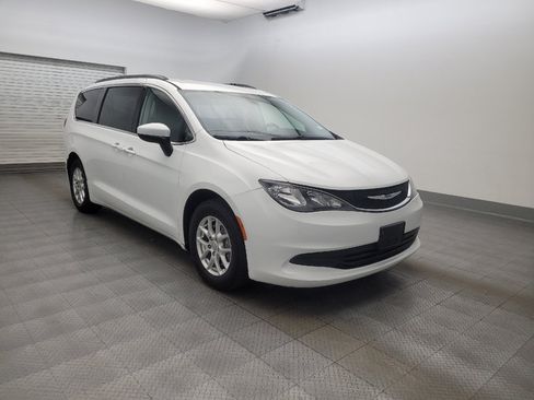 Used 2020 Chrysler Voyager Lxi FWD image 13