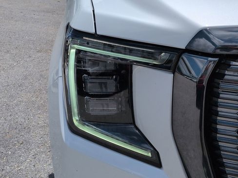 Used 2024 GMC Yukon XL Denali Ultimate AWD/4WD image 10