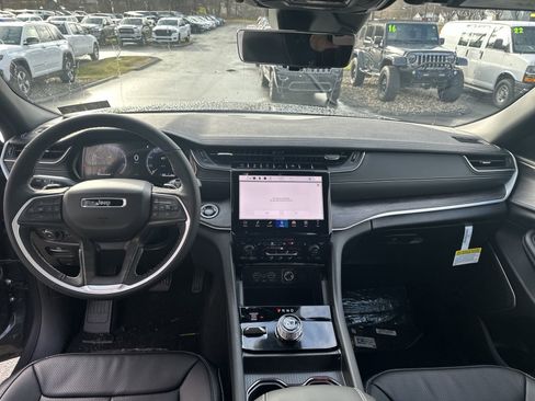New 2025 Jeep Grand Cherokee Limited w/ Luxury Tech Group II image 14
