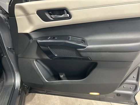 Used 2022 Nissan Pathfinder SV image 22