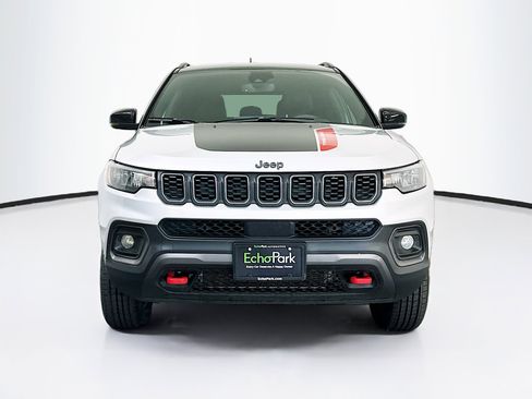Used 2025 Jeep Compass Trailhawk AWD/4WD image 2