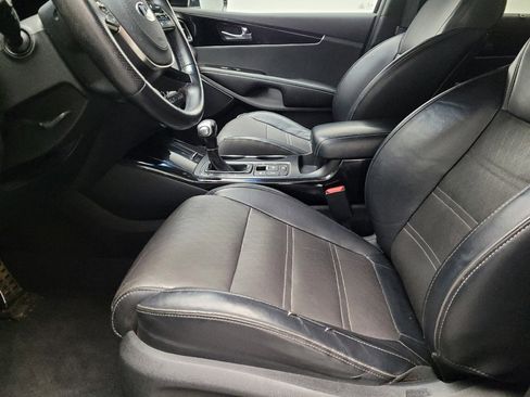Used 2019 Kia Sorento SX image 17