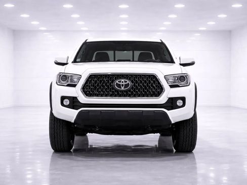 Used 2019 Toyota Tacoma TRD Off-Road image 8