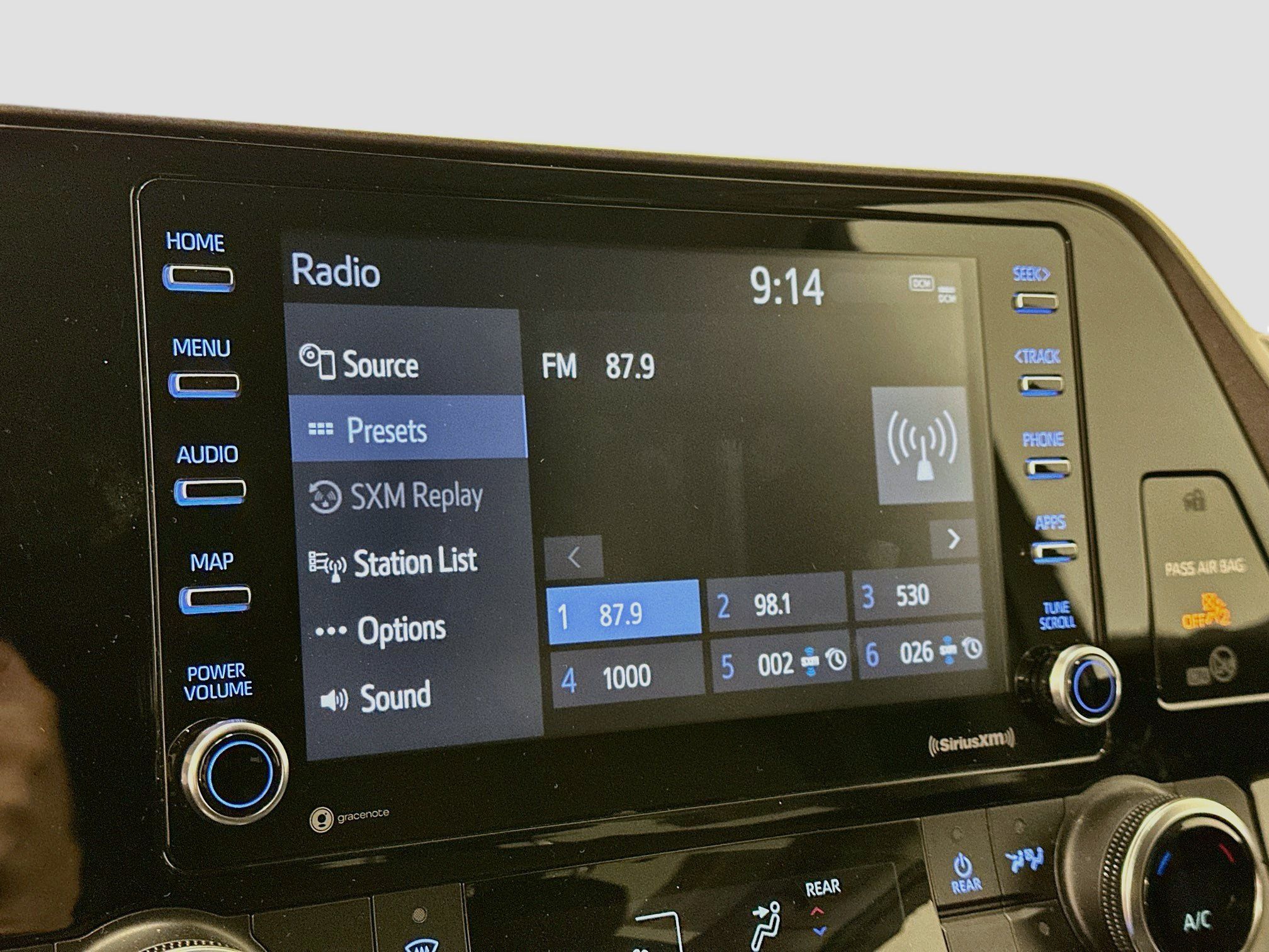 Used 2020 Toyota Highlander L AWD/4WD image 21