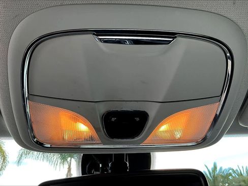 Used 2019 Jeep Cherokee Limited image 33