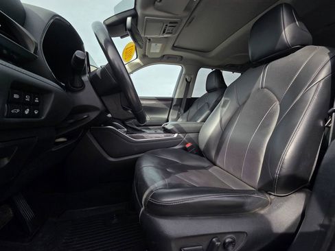Used 2021 Toyota Highlander Limited image 25